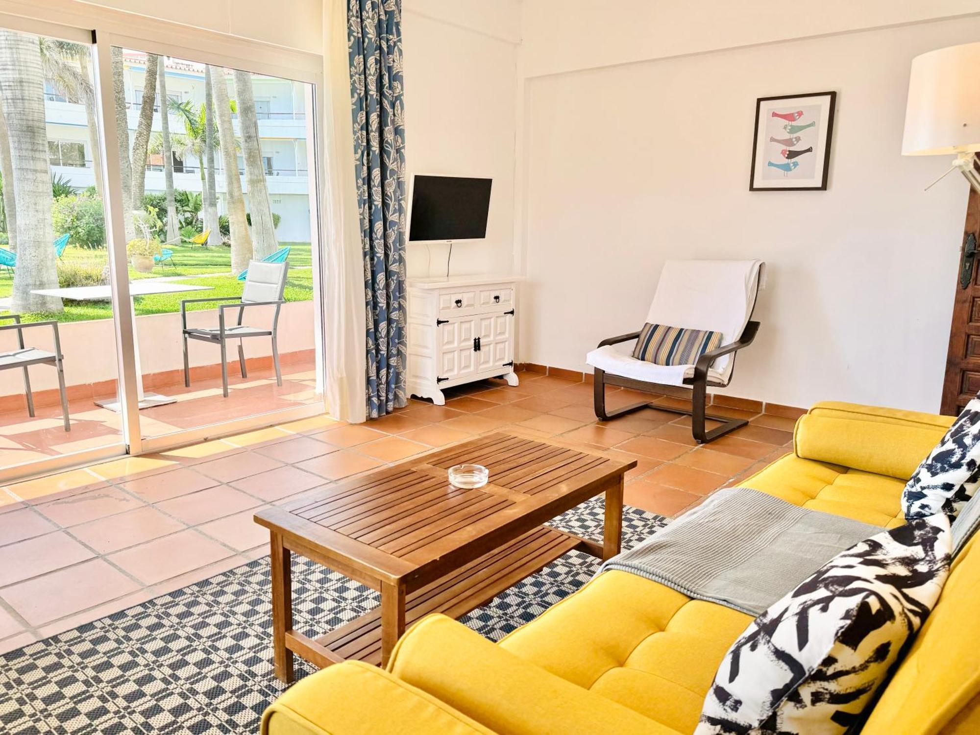 Apartamentos Playa Torrecilla Nerja Quarto foto