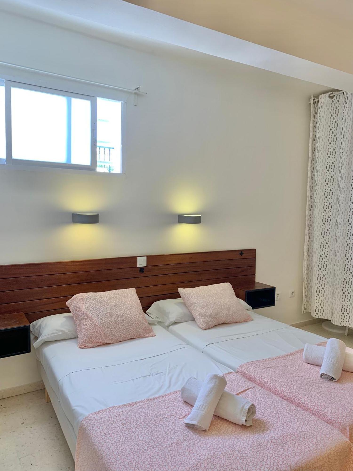 Apartamentos Playa Torrecilla Nerja Quarto foto